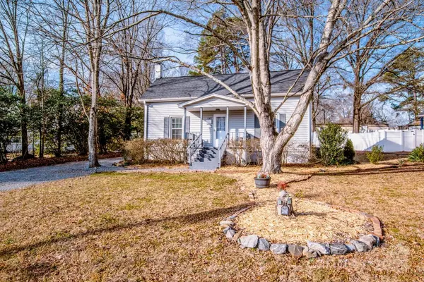 243 E Catawba AVE, Mooresville, NC 28115