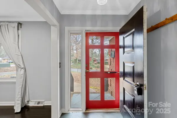 2044 Birchcrest DR Charlotte, NC 28205