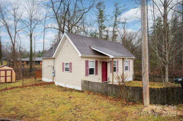 922 1st AVE W, Hendersonville, NC 28739