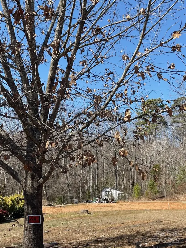 2651 10th Avenue LN NE, Hickory, NC 28601