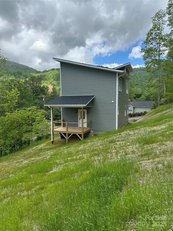 7 Jetts Ridge DR, Swannanoa, NC 28778