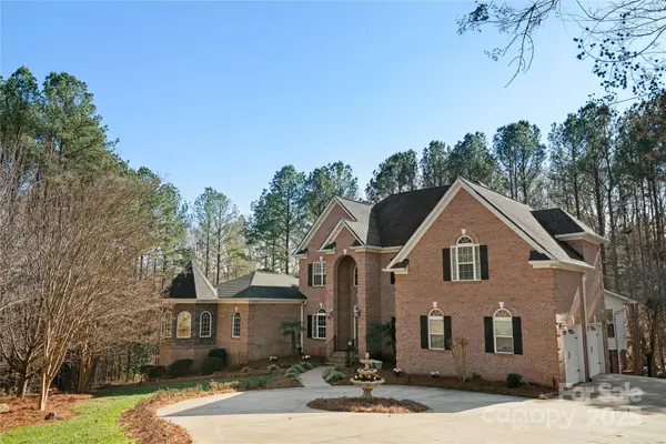 9135 Fair Oak DR, Sherrills Ford, NC 28673