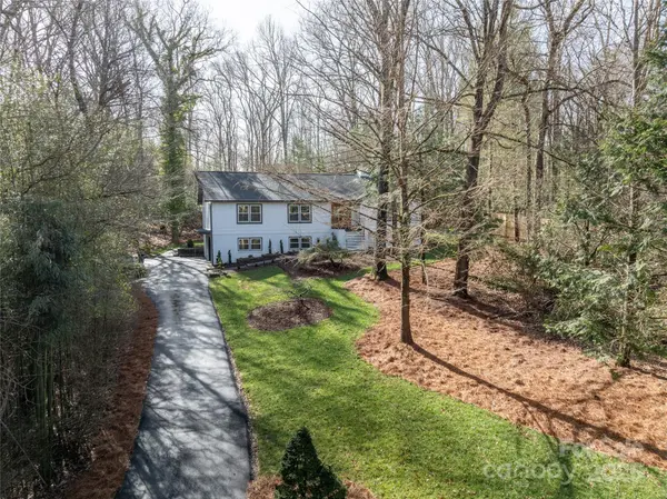 8 Spring Lake DR, Mills River, NC 28759