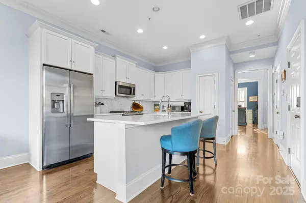 243 Crownsgate CT, Charlotte, NC 28207