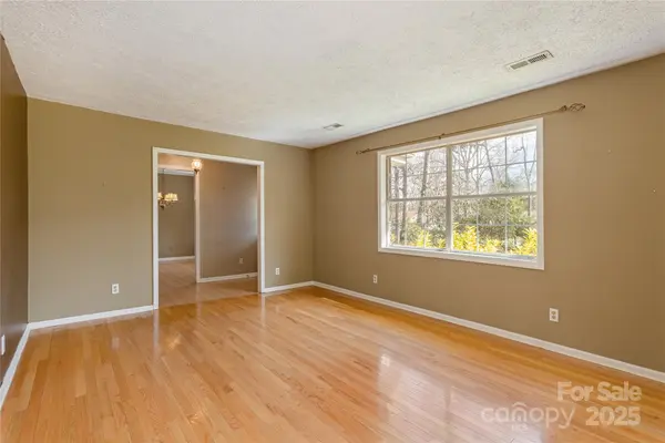 92 N Greenwood Forest DR, Etowah, NC 28729