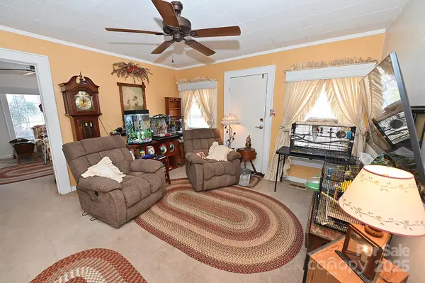 1650 10th AVE NE, Hickory, NC 28601