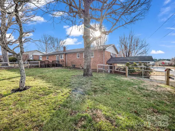 125 Oak Forest DR, Forest City, NC 28043
