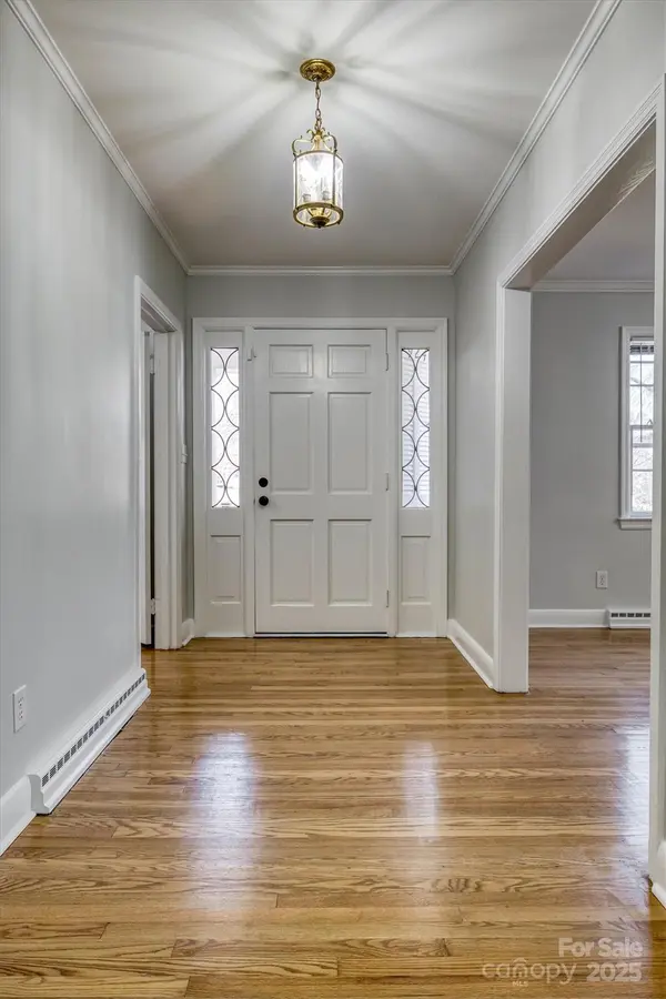 924 S Main AVE, Newton, NC 28658