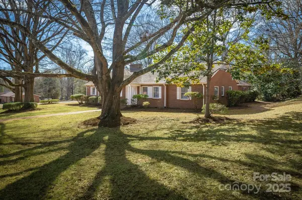 924 S Main AVE, Newton, NC 28658