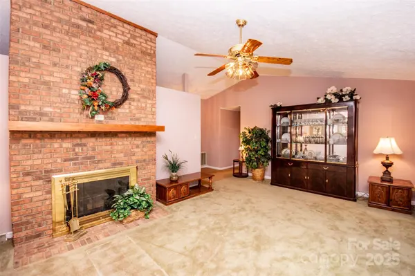 255 Sharon School RD, Statesville, NC 28677
