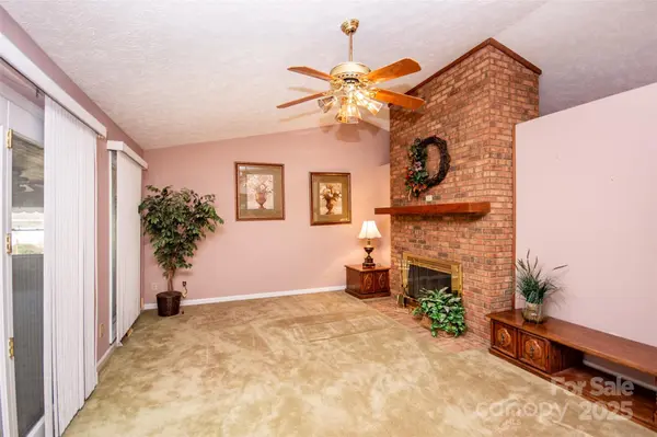 255 Sharon School RD, Statesville, NC 28677