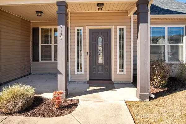 742 Maya ST, Boiling Springs, SC 29316