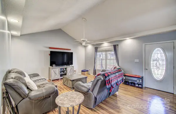 1756 Wellington AVE, Newton, NC 28658