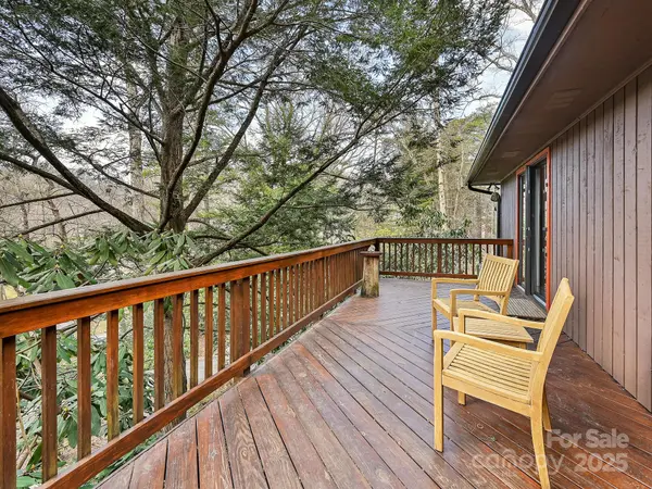 309 Secretariat LN, Fairview, NC 28730