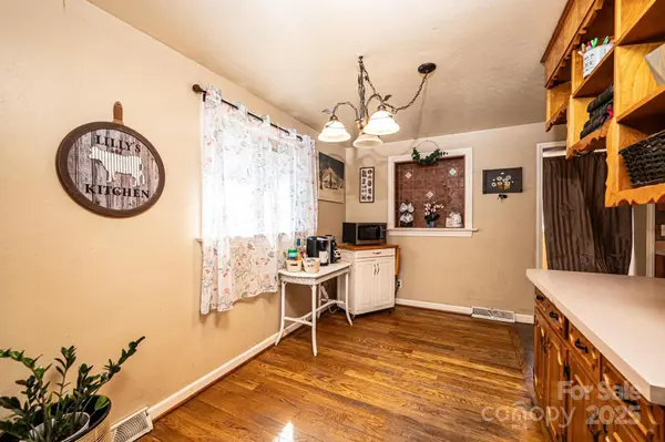 4238 Johnson Bridge RD, Hickory, NC 28602
