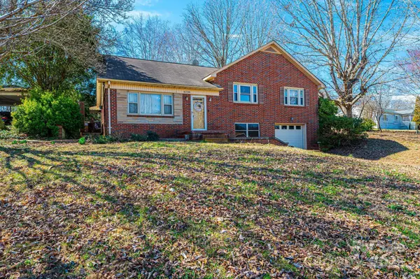 4238 Johnson Bridge RD, Hickory, NC 28602