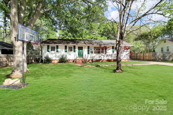 908 Dogwood DR, Gastonia, NC 28054