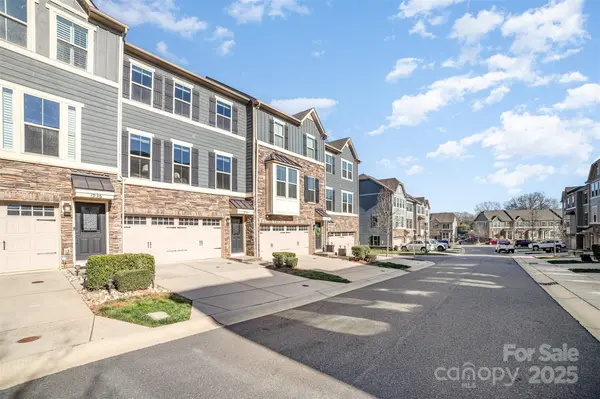 1932 Catkin LN, Charlotte, NC 28205