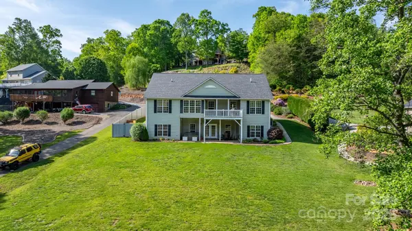 892 Plantation DR, Marion, NC 28752