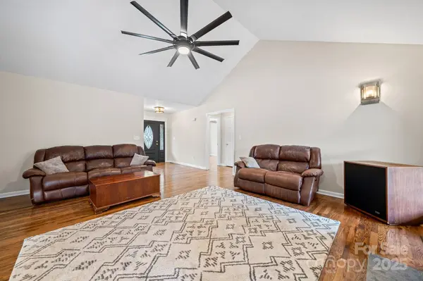 892 Plantation DR, Marion, NC 28752
