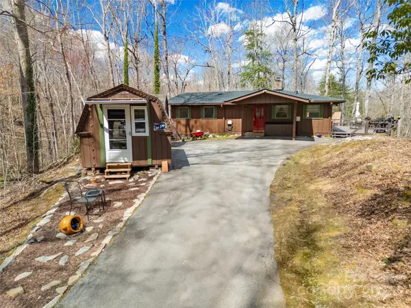 116 Woodpecker LN, Brevard, NC 28712