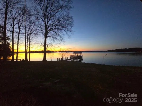 134 Larkhaven LN, Mooresville, NC 28117