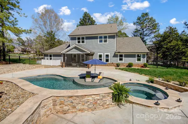 125 Arrow Point LN, Davidson, NC 28036