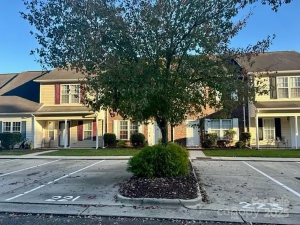 221 Linkside CT SE, Lenoir, NC 28645