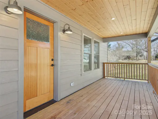 72 Jonestown RD, Woodfin, NC 28804