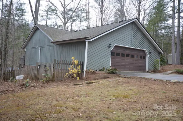 3 Jean DR, Asheville, NC 28803