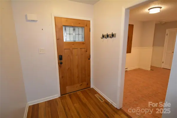 3 Jean DR, Asheville, NC 28803