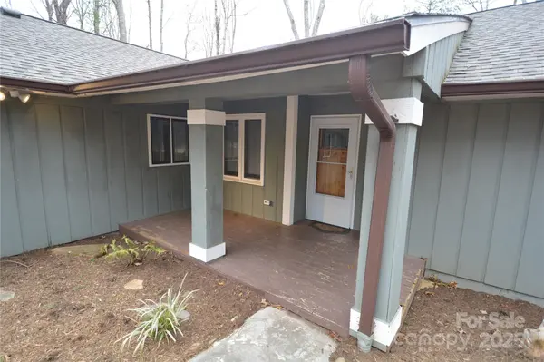 3 Jean DR, Asheville, NC 28803