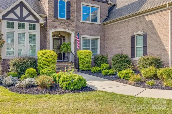 805 Hidden Pond LN, Waxhaw, NC 28173