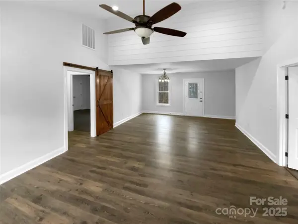 3792 Rolling View LN, Maiden, NC 28650