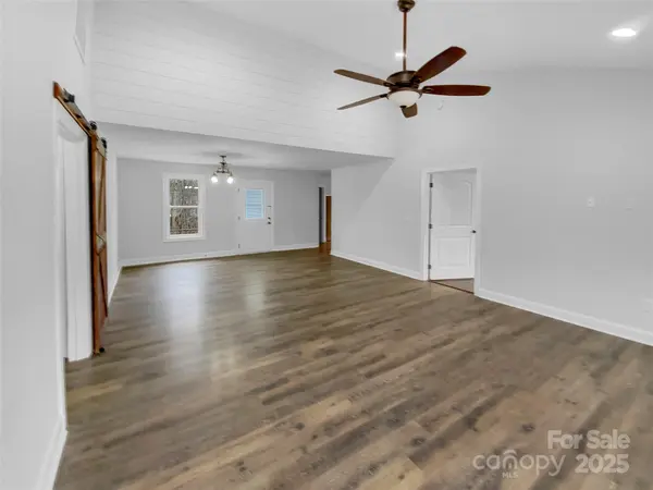 3792 Rolling View LN, Maiden, NC 28650