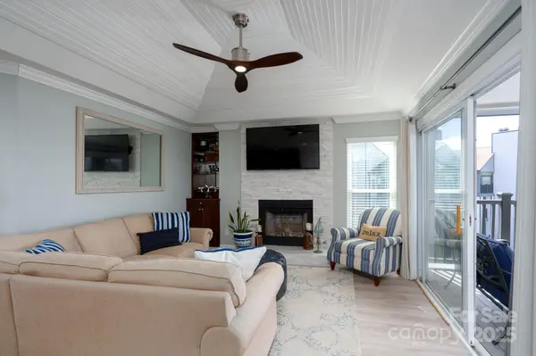 18877 Vineyard Point LN, Cornelius, NC 28031