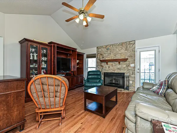 2339 Perry RD, Denver, NC 28037