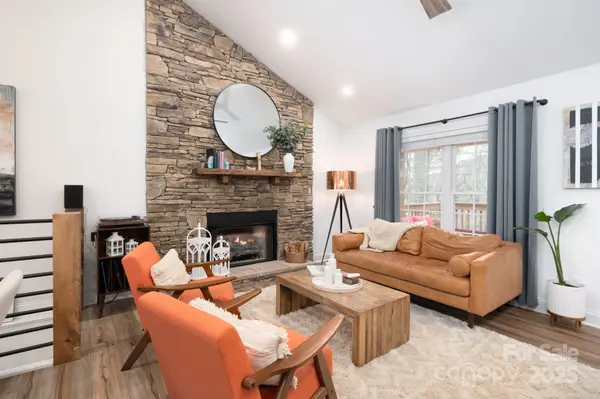 19 Smokey Mountain DR, Swannanoa, NC 28778