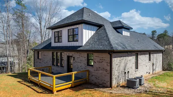 4060 Steve Ikerd DR NE, Hickory, NC 28601