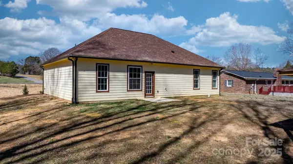 105 4th ST SE, Catawba, NC 28609
