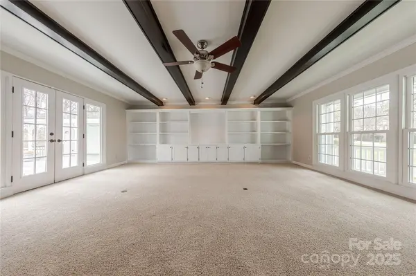 10101 Woodview CIR Charlotte, NC 28277