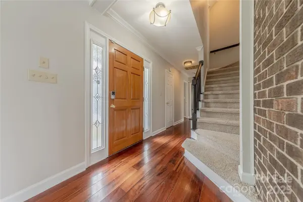 10101 Woodview CIR, Charlotte, NC 28277