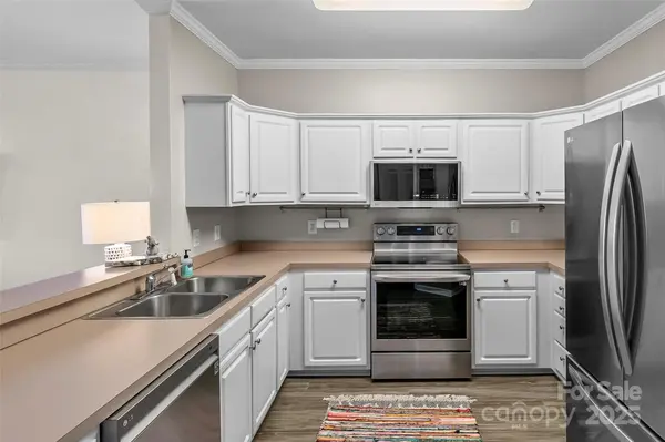 1410 4th Street DR NW #205, Hickory, NC 28601