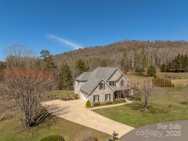 228 Forest Knoll CT, Weaverville, NC 28787