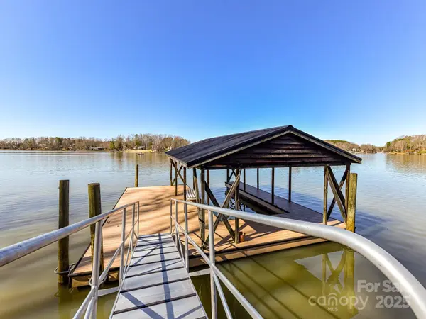 4046 Rhynland DR, Sherrills Ford, NC 28673