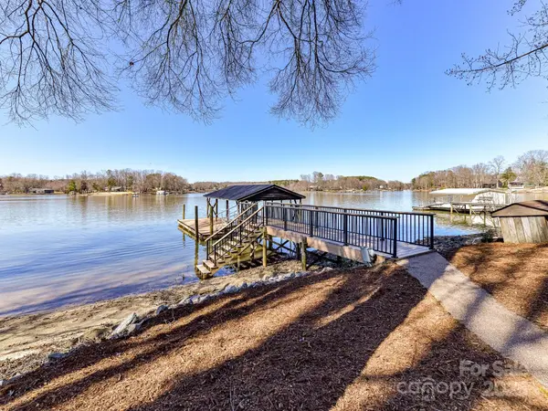 4046 Rhynland DR, Sherrills Ford, NC 28673