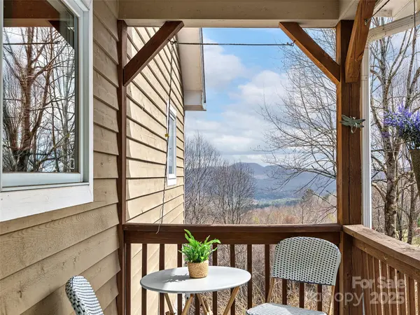 19 Ebby Ridge RD, Fairview, NC 28730