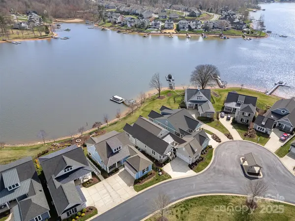 126 Sisters Cove CT, Mooresville, NC 28117