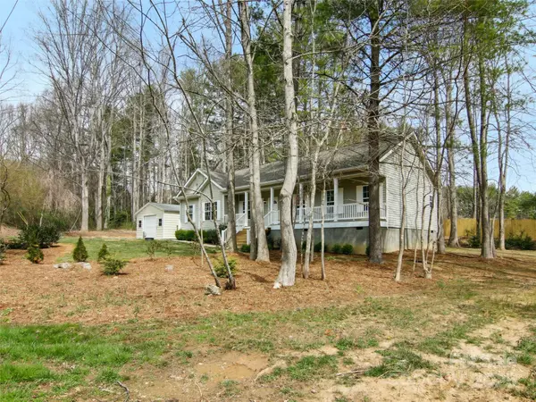 14 Fox Run DR, Fairview, NC 28730
