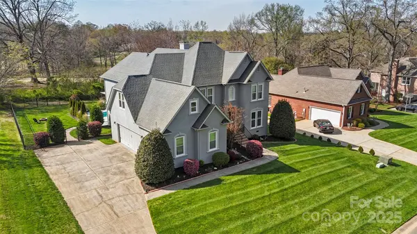 2042 Caernarfon LN, Matthews, NC 28104